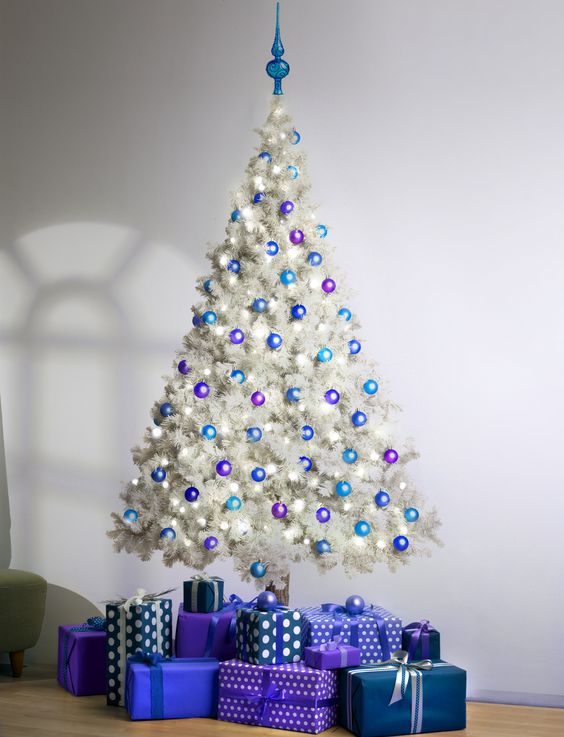 18 Ideias de Decoração de Árvore de Natal com Laços e Bolas