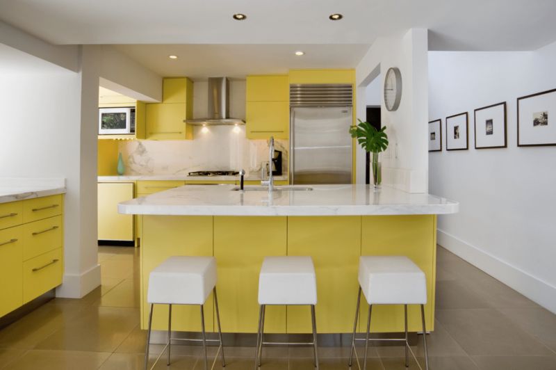 cozinha planejada amarela clara