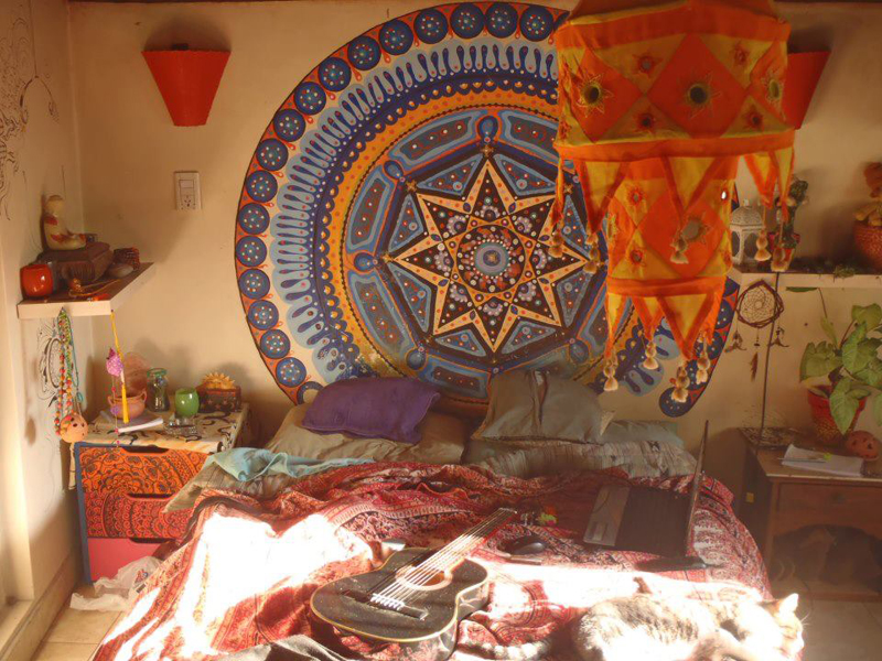 quarto com estilo hippie com mandala