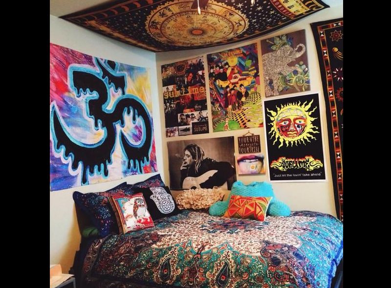 quarto com estilo hippie com cangas