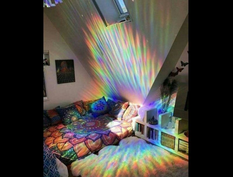 quarto com estilo hippie e luz