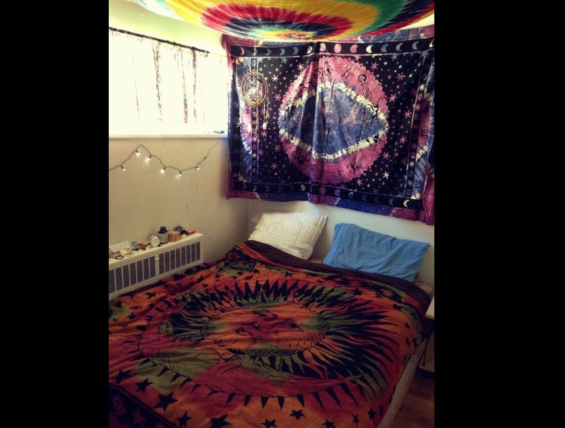 quarto com estilo hippie com tapete