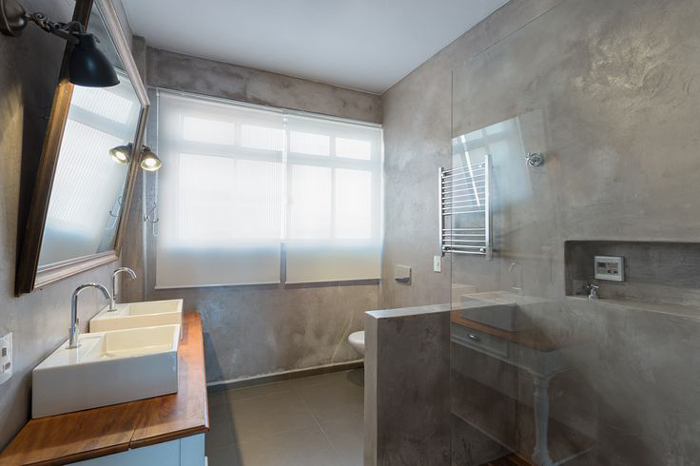 casa de banho parede com concreto aparente