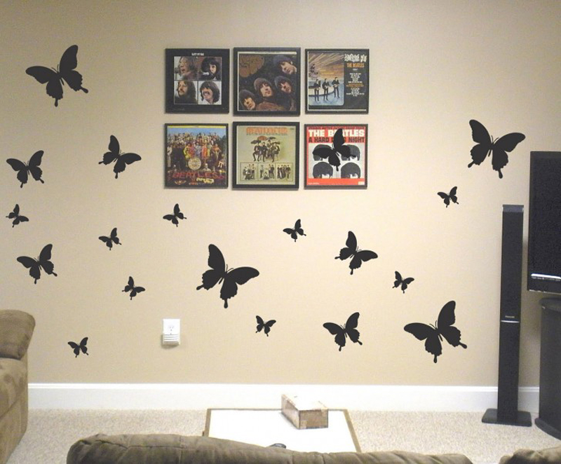 parede decorada com borboletas
