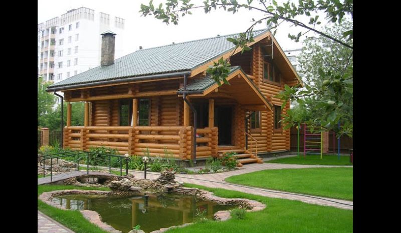 casa com madeira chamine