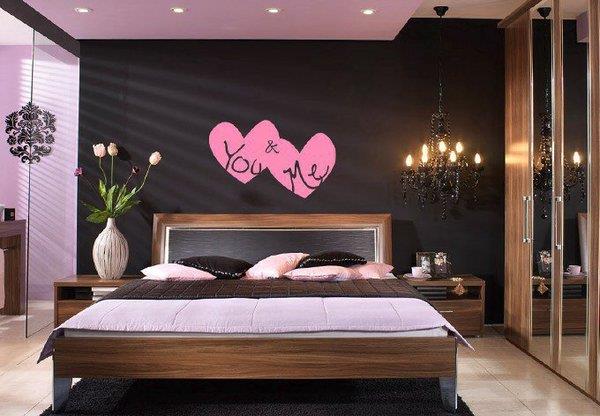 quarto de casal com rosa