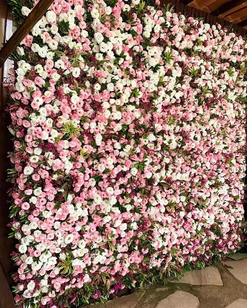 painel com flores delicadas