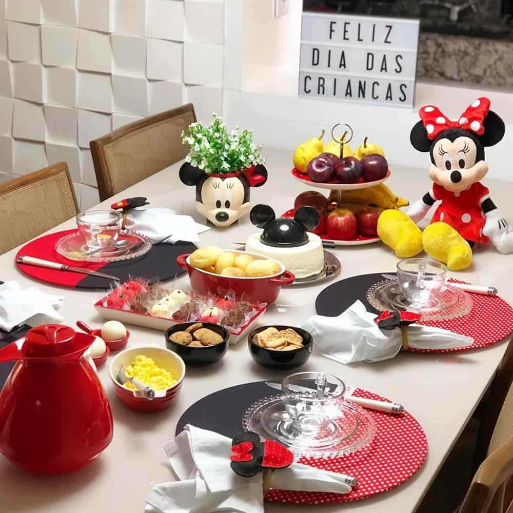 mesa de café da manhã infantil