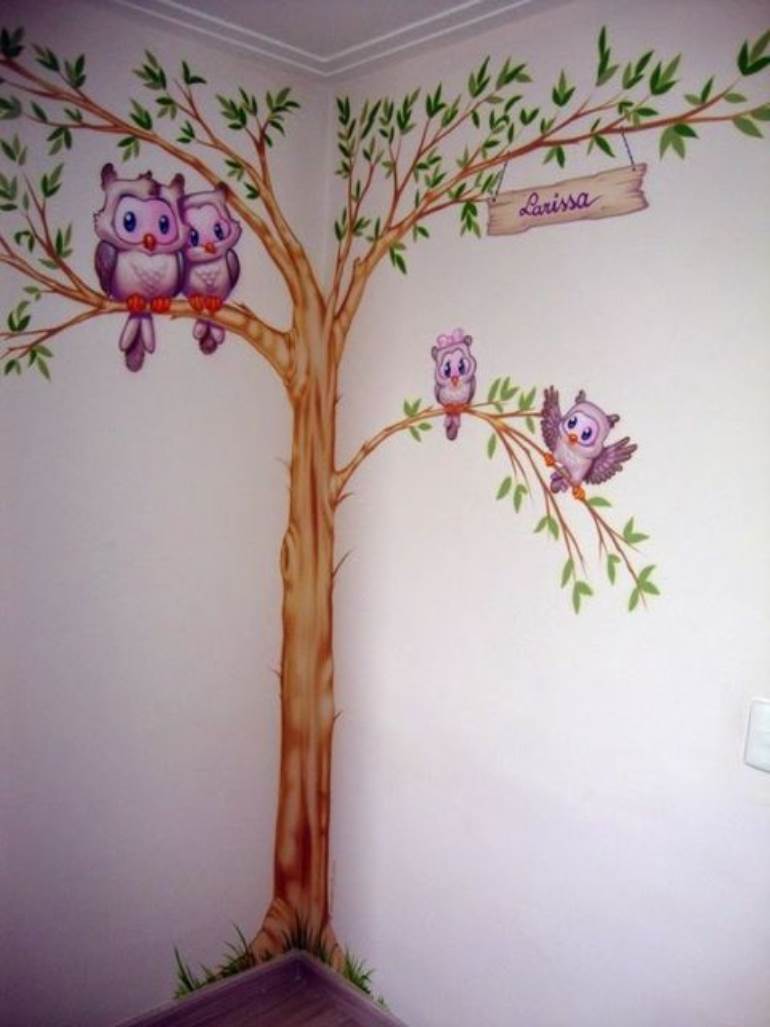 Desenhos na parede do quarto infantil