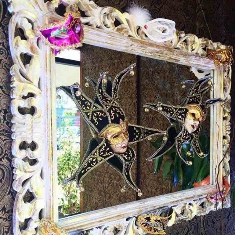 Decoração de carnaval em espelho