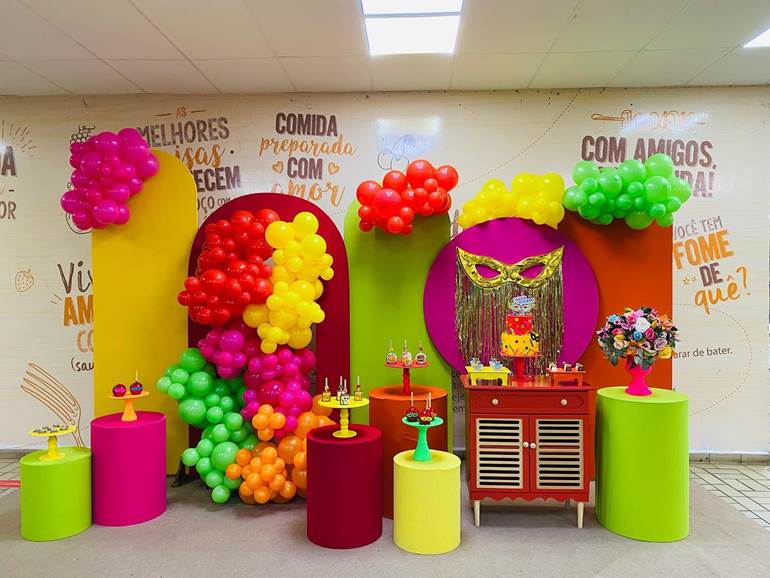 Decoração de carnaval máscara dourada